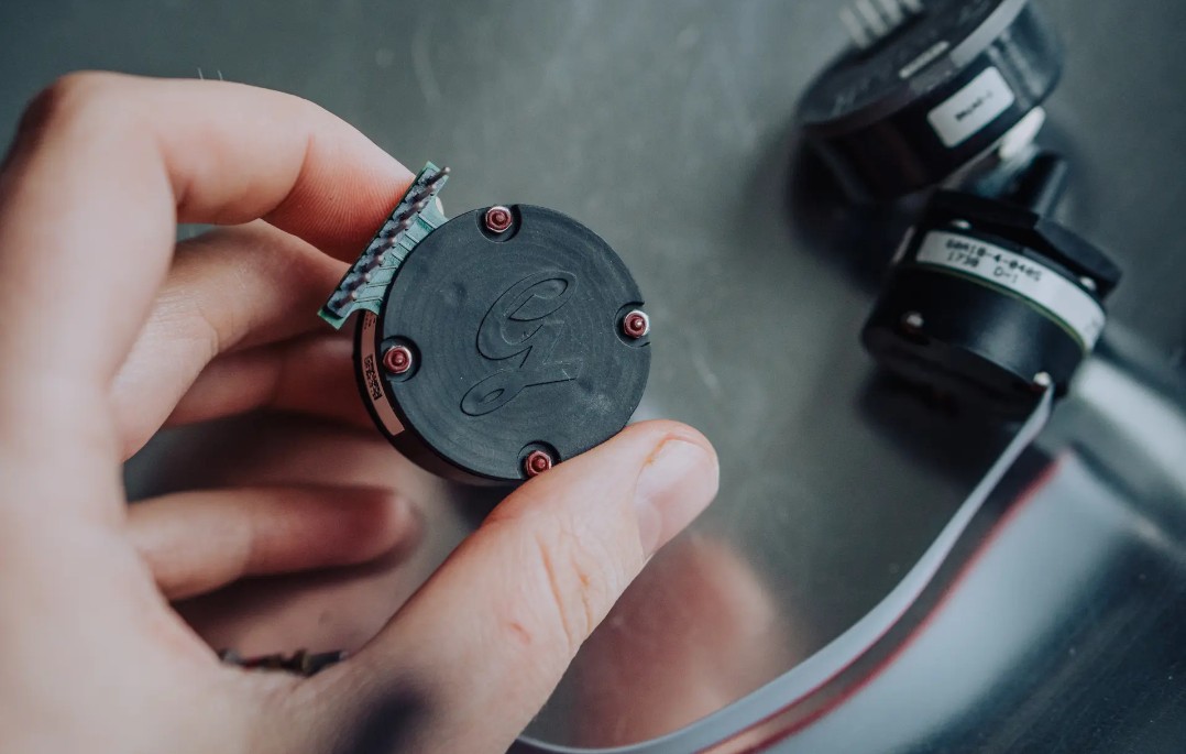 【Grayhill(グレイヒル)社#14 / 採用事例】建設機械・特殊車両へカスタムキーパッドのご提案